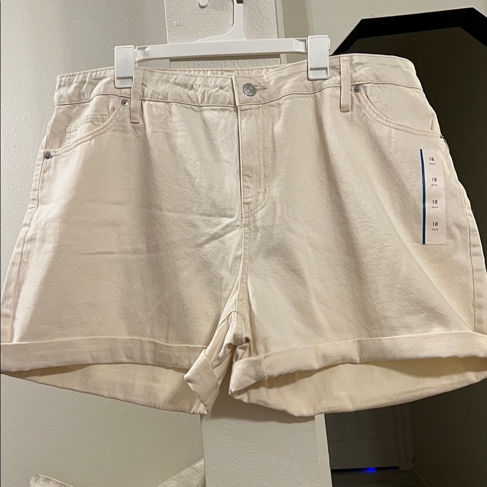 - Ava Viv Midi Shorts, High-Rise, Relaxed Fit, Off White, Size 18